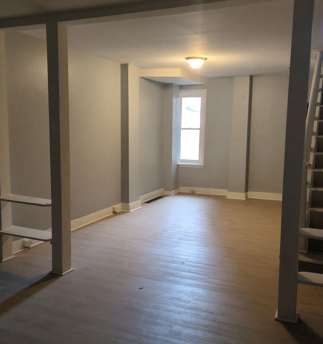 B St - 1219 - 1 — Photo 1