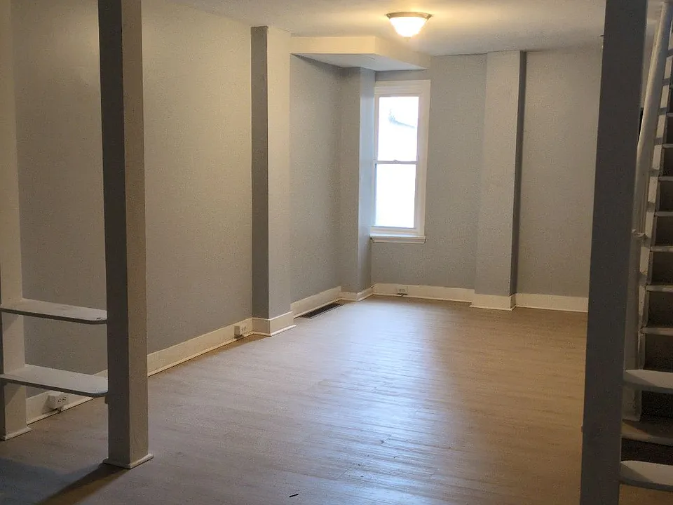 1219 B St #1