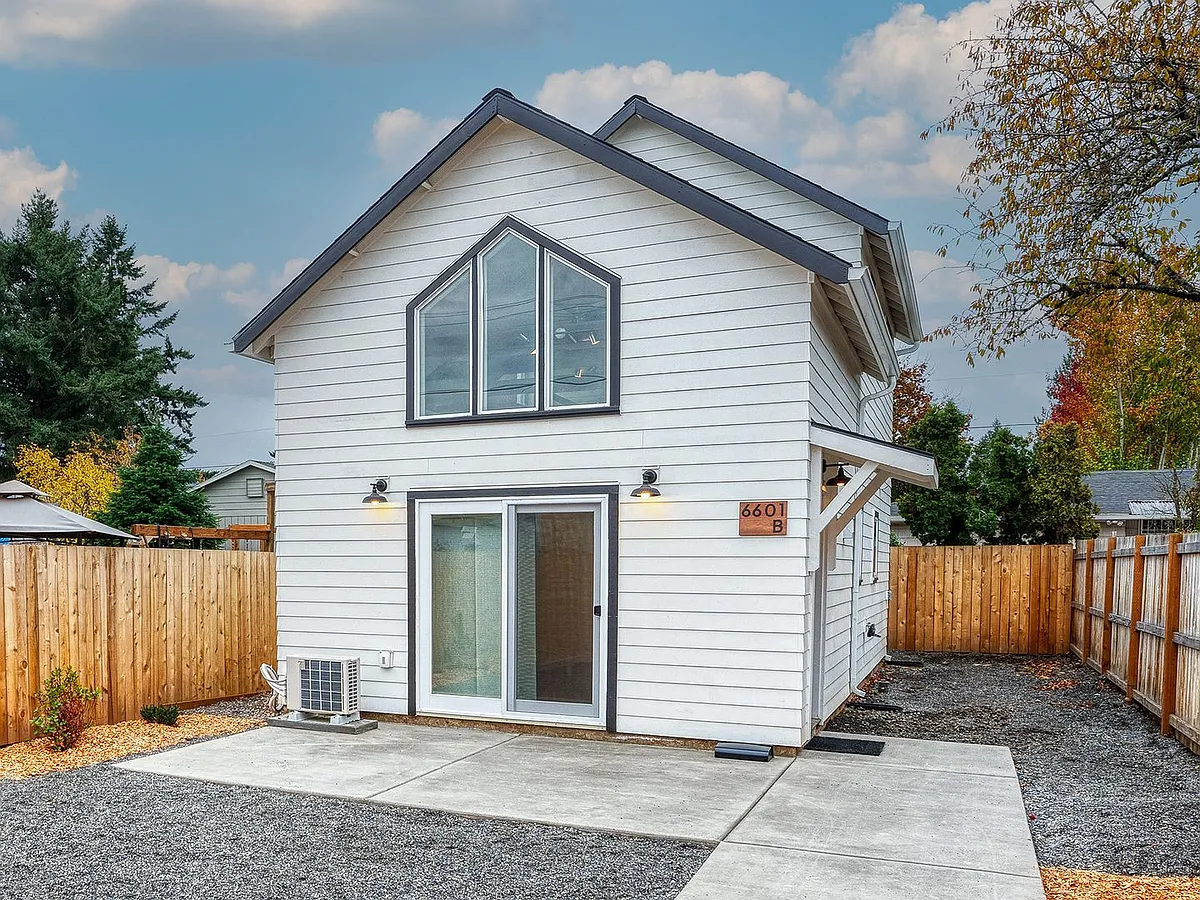 Building Photo - 6601 SE 94th Ave #B
