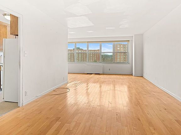4th image of 555 Kappock St APT 11J