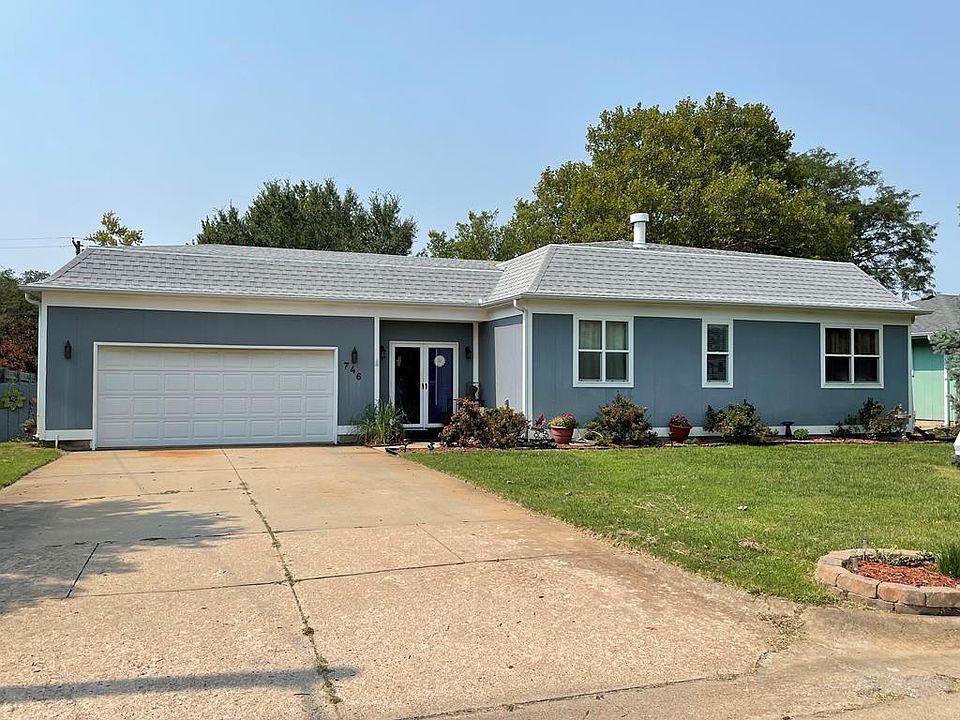 1st image of 746 Moundview Ave