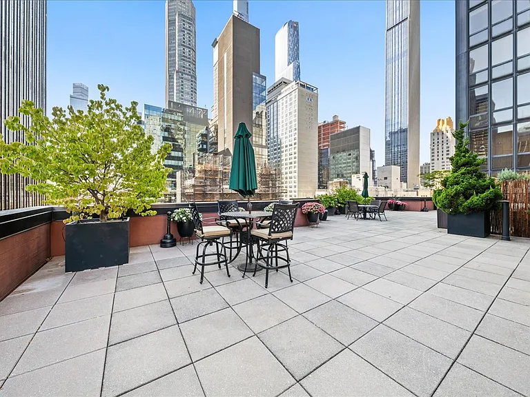 77 W 55th St #21A — Photo 16