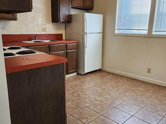4th image of 230 Carol Dr #4