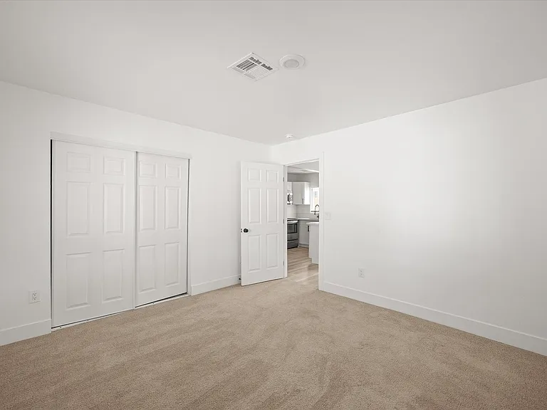 623 N 10th St — Photo 36