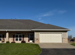 N9078 Spring Valley Rd, Menasha, WI 54952