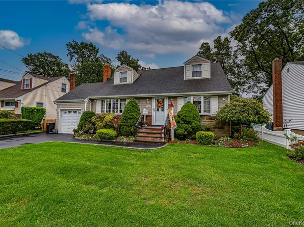 3884 Lincoln Street, Seaford, NY 11783