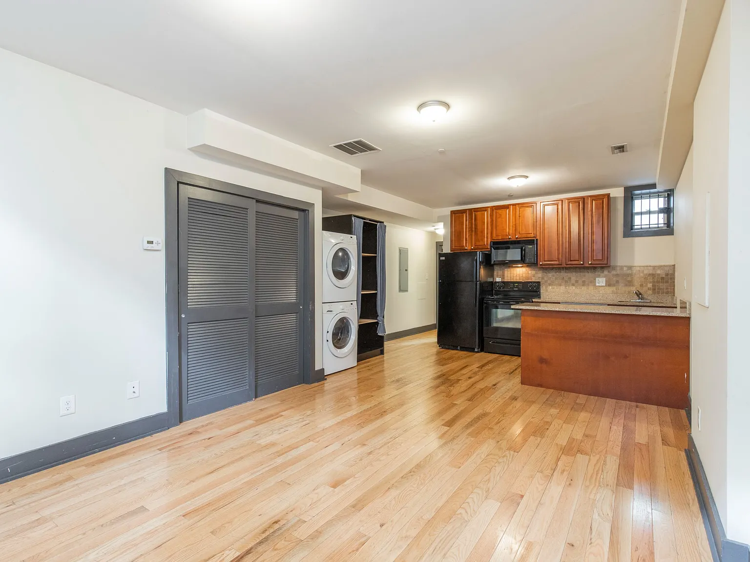 1709 Arlington St Unit A — Photo 2