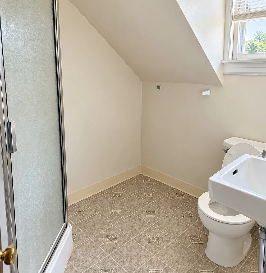 2 bed, 1.0 bath, 1000 sqft, $1,100 — Photo 4