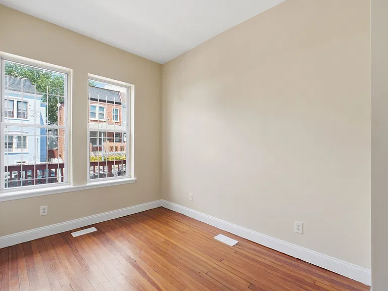 720 Gresham Pl NW — Photo 10
