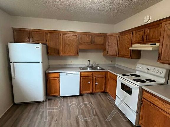 5th image of 613 S Brownell Ave