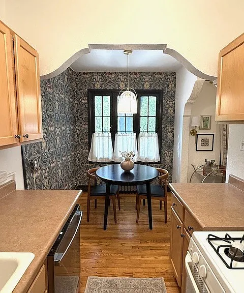 South-Facing Breakfast Nook off Kitchen
