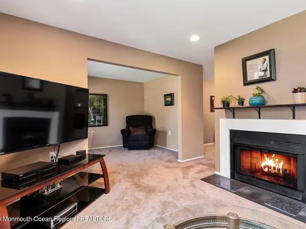 105 Wellington Place, Aberdeen, NJ 07747