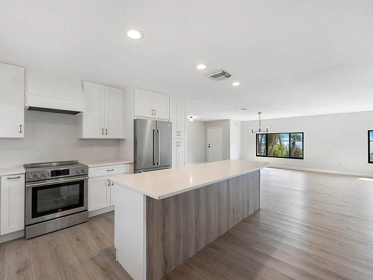 4003 S Indian River Dr — Photo 10