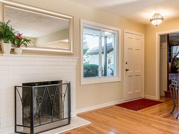 2nd image of 1373 Vista Grande