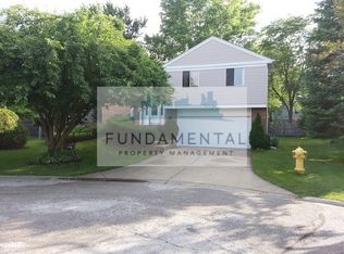 107 Anne Ct, Vernon Hills, IL