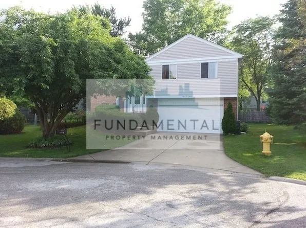 107 Anne Ct, Vernon Hills, IL 60061