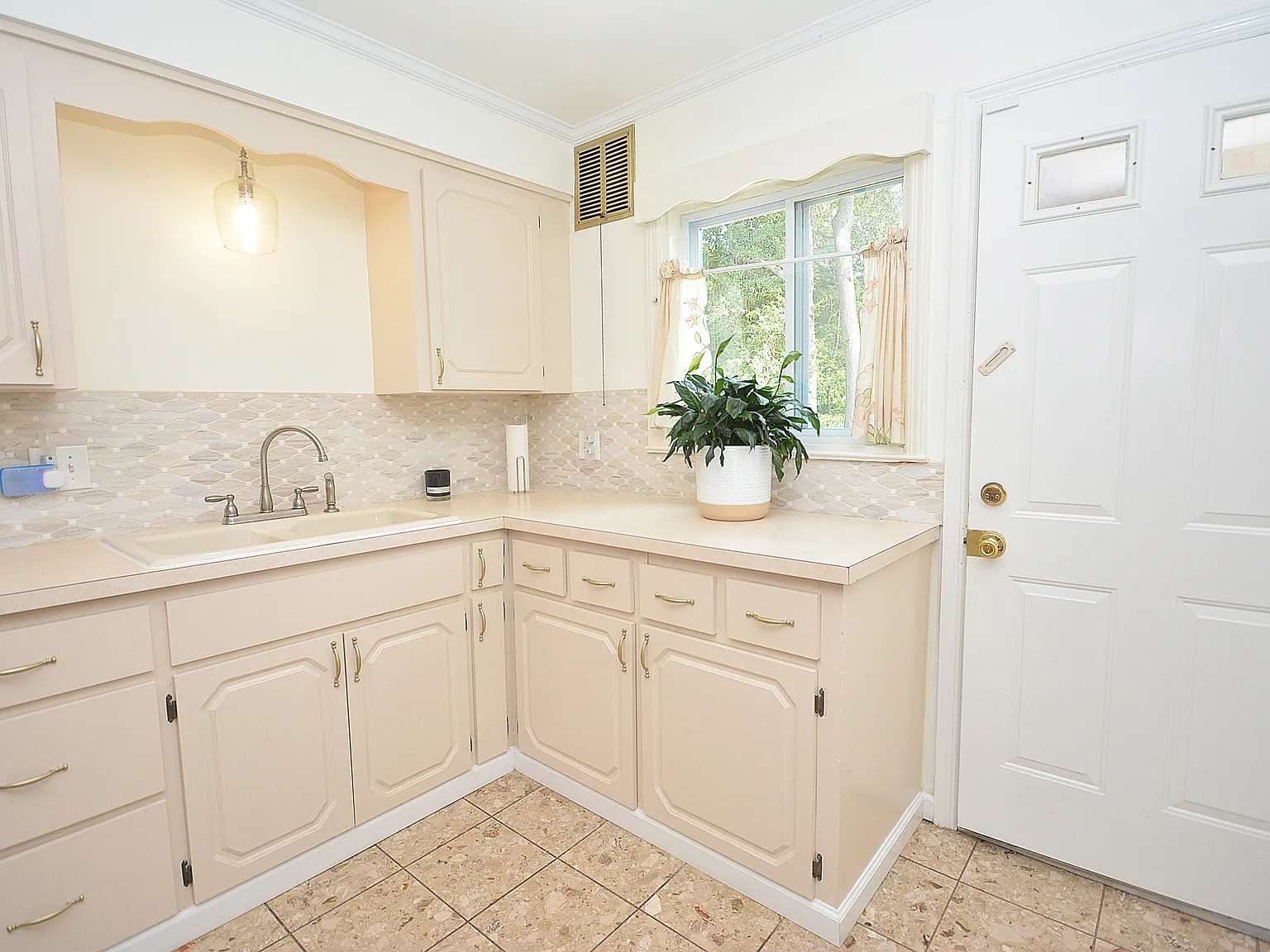 3 bed, 2.5 bath, $3,600 — Photo 3