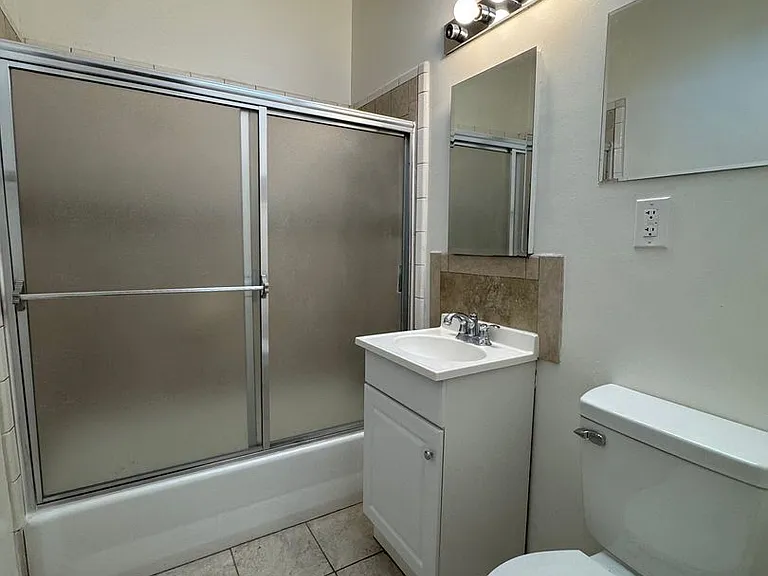 216 N Cordova St #C — Photo 6