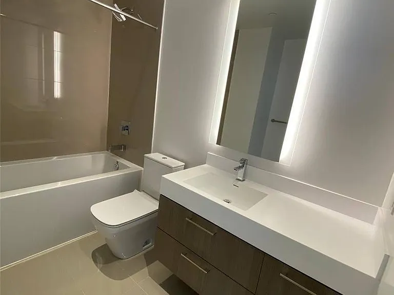 1 Yorkville Ave #2409 — Photo 12