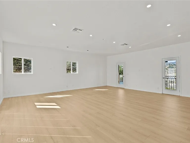 1138 Lakeview Dr — Photo 45