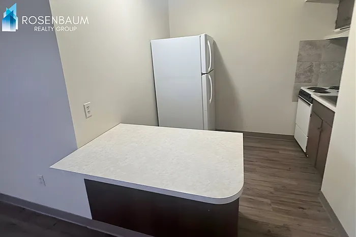 1 bed, 1.0 bath, 520 sqft, $1,025 — Photo 2