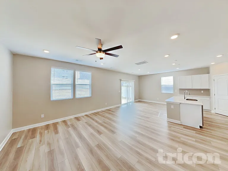 247 W Millbrook Dr — Photo 3