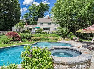 112 Chestnut Hill Rd, Stamford, CT 06903