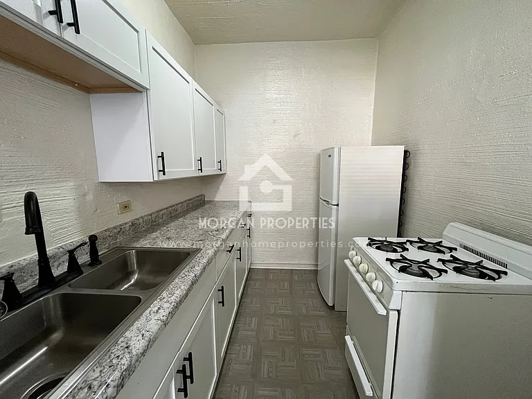 1231 W Walnut St — Photo 11