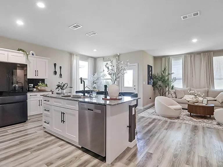 6402 Oracle Dr — Photo 6