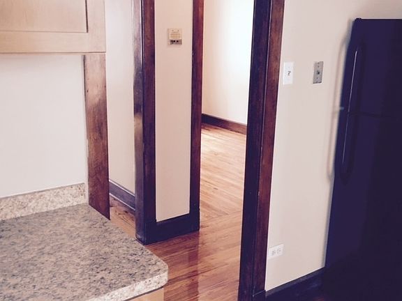 3rd image of 4048-58 N Sheridan Rd #2W