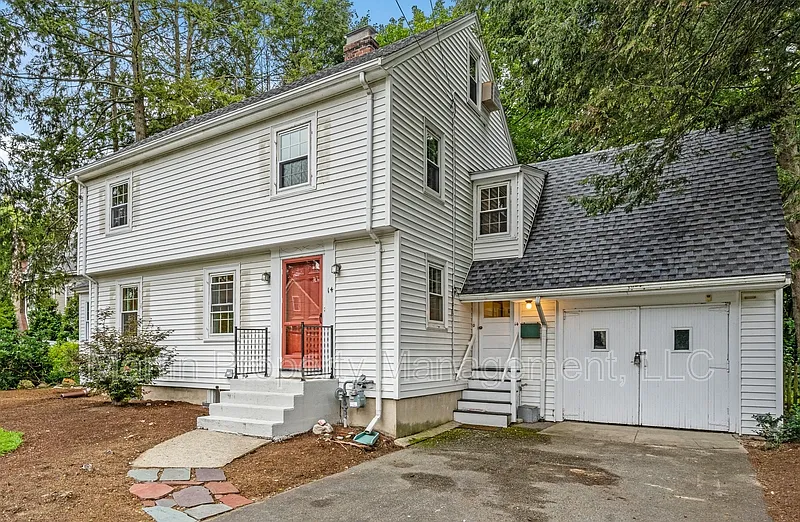 4 bed, 2.5 bath, 1838 sqft, $5,700 — Photo 1