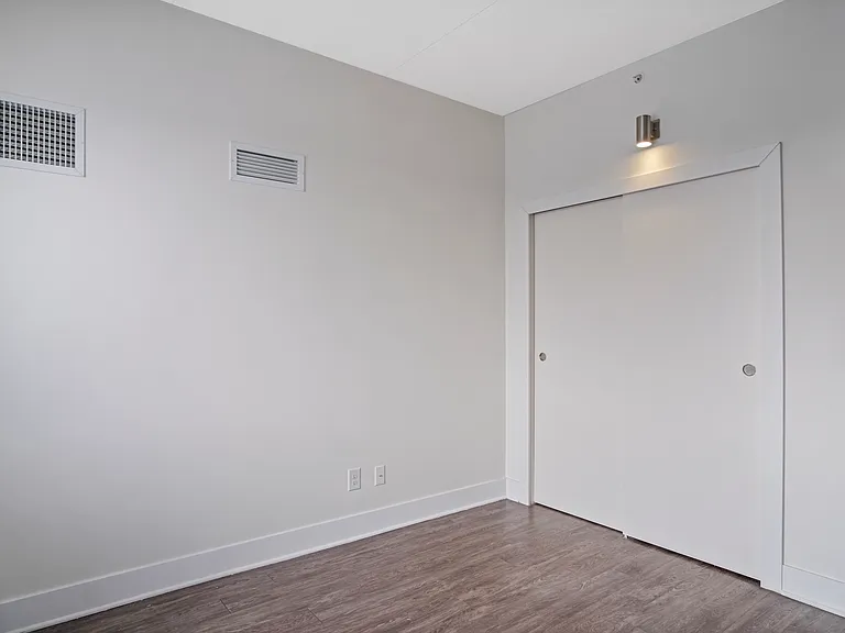 St. Regis House Apartments — Photo 11