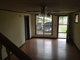 4th image of 513 Benton Cir