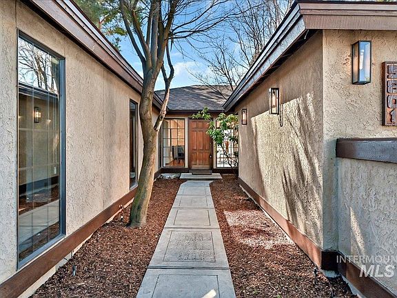 2nd image of 5801 W Plantation Ln