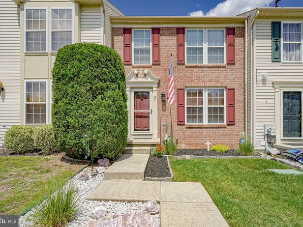 31 Players Ln, Pine Hill, NJ 08021