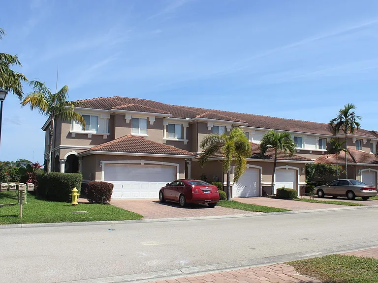 9701 Roundstone Cir — Photo 2