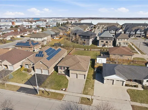 9 Pace Ave, Brantford, ON N3S 7V4