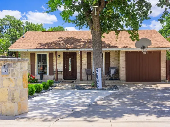 419 Goss St, Kerrville, TX 78028