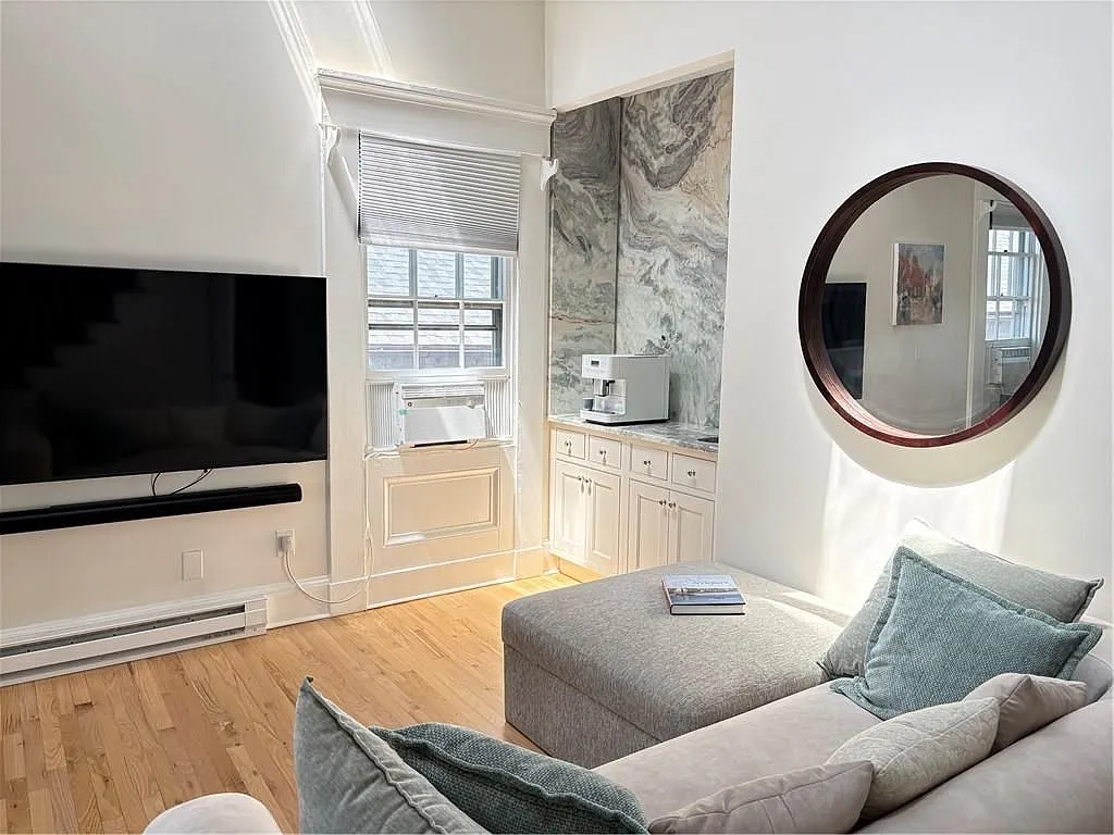 2 bed, 2.0 bath, 1241 sqft, $3,200 — Photo 4