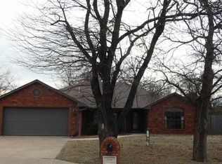 5516 NW Wilfred Dr, Lawton, OK 73505