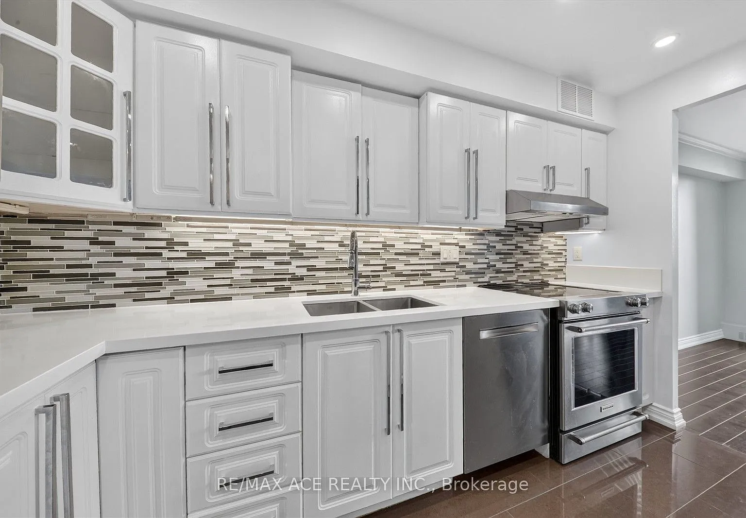 2 bed, $3,395 — Photo 1