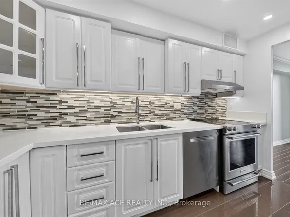 60 Southport St #624, Toronto, ON M6S 3N4