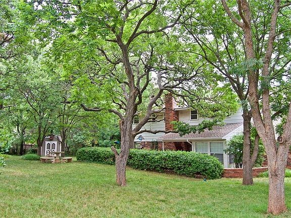 3rd image of 2705 Kenwood Ct