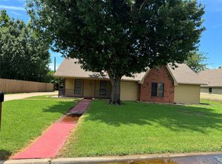 804 Crestline Dr, Mexia, TX 76667