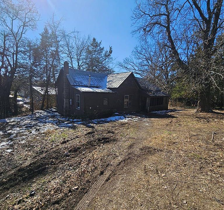 1st image of 513 Elm St