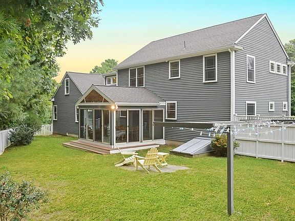 5th image of 30 Sherwood Ln