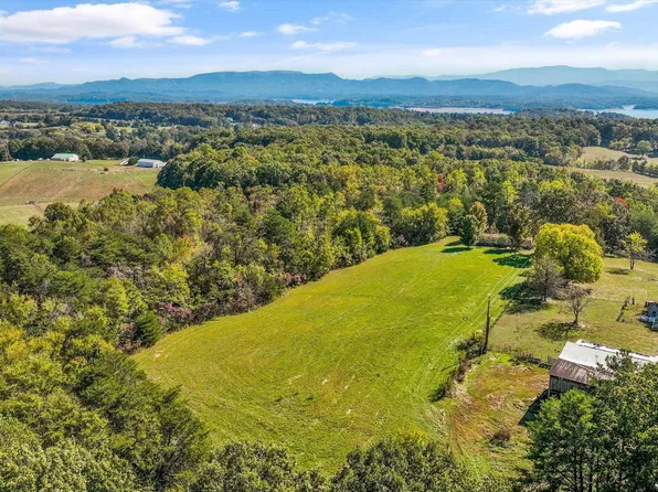 744 Rosewood Way, Dandridge, TN 37725