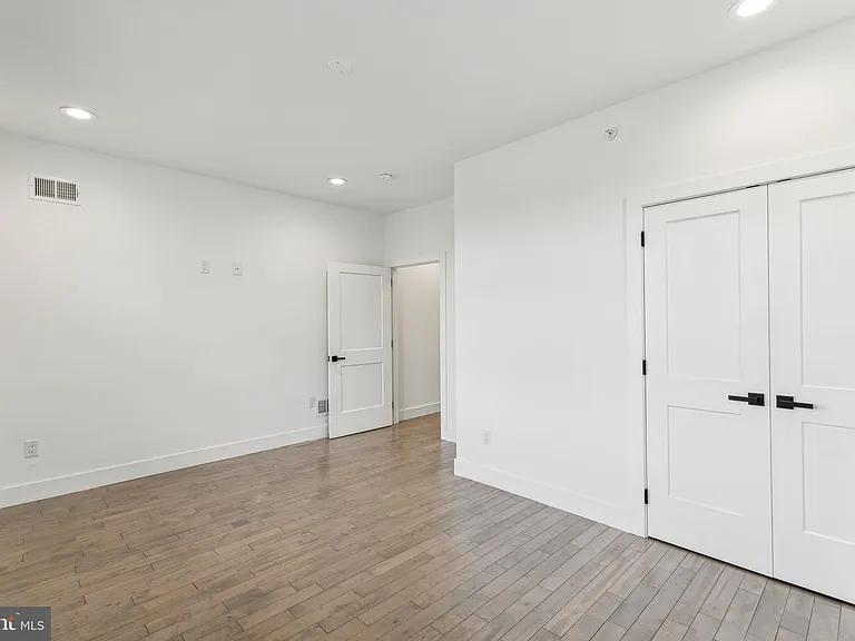 2835 Edgemont St — Photo 32