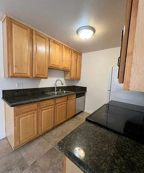 390 N 1st St N #9 — Photo 6
