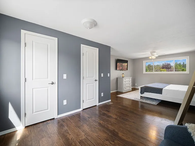 107 E Regina Ave — Photo 24